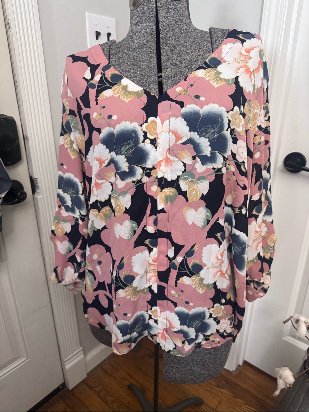 LOFT Pink Floral V-Neck Blouse with Navy & Cream Accents XL NWT